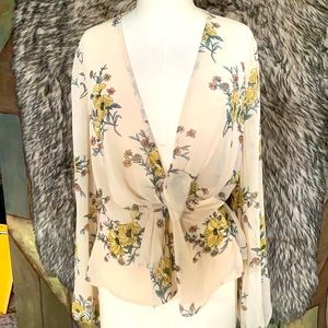 Sz XL. Beautiful chiffon top. Slit at the back.